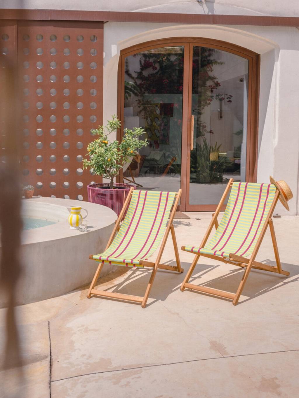 Astuces pour allonger la durée de vie de votre chaise longue en bois